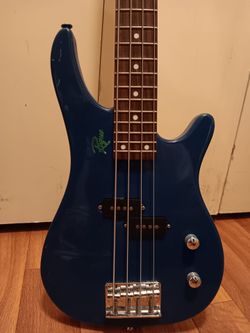 Rogue Bass guitar