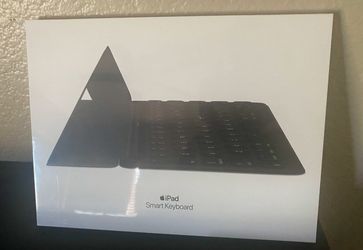 Brand New Apple Smart Keyboard for iPad