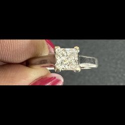 Engagement ring 14 Karat Clear Diamond 3500 Retail 
