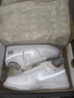 Nike SB Dunk Low Supreme