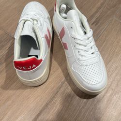 Veja Sneakers Size 8