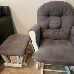 Nursery Glider And Ottoman 