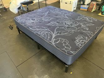 Queen Mattress with Adjustable Frame