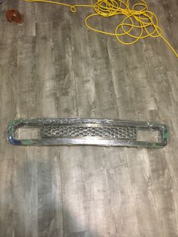 2007 GMC Denali front grille (👉🏽Check our and follow my page for more brand new car parts, games, electronics, collectables, and more cool stuff👈🏽)