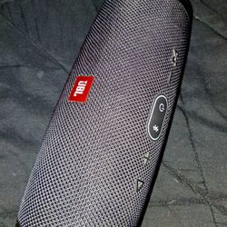 JBL charge4 Bluetooth Speaker In Perfevt Listening Condition,  Asking 40$ For It Very Loud!!! Pick Up Pls Thanks