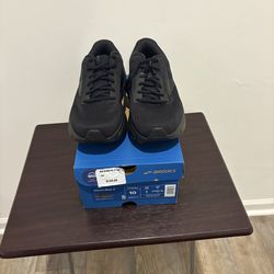 Brooks women  size 10