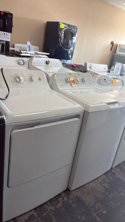 Nice Hotpoint washer and gas dryer set