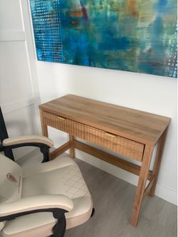 Desk & gaming chair