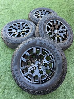 18 Chevy 1500 wheels and tires gmc sierra Denali Tahoe