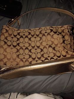 Woman's Gold Coach Bag 50$  Authentic 