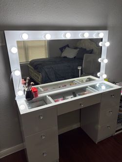 White Makeup Vanity Desk with Hollywood Mirror