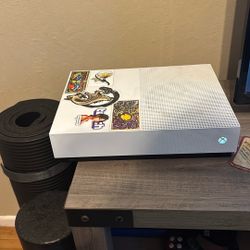 Xbox 1S Series And 4 Controllers 