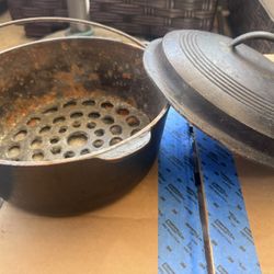 Vintage lodge Dutch Oven Campfire Pot