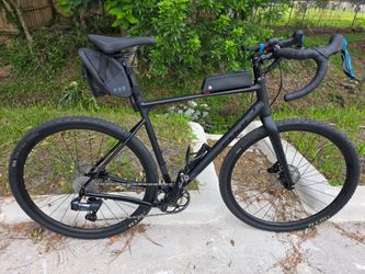 Custom built Fuji Jari 1.1 2022 large gravel bike