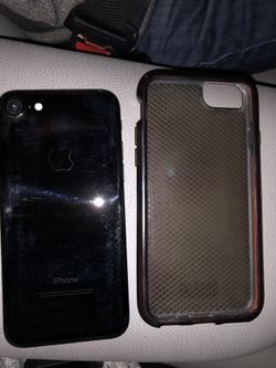 NO SHIPPING NO TRADES ( iPhone 7 jet black with case no scratches like new