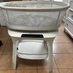 4 Moms Bassinet 