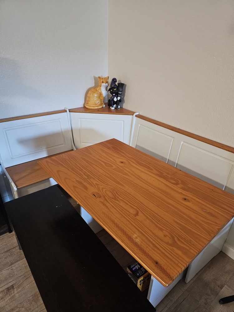 Corner Table With Bench