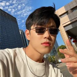 New Korean version of gold silk small frame men‘s handsome sunglasses European and American super cool hipster street shooting disco sunglasses