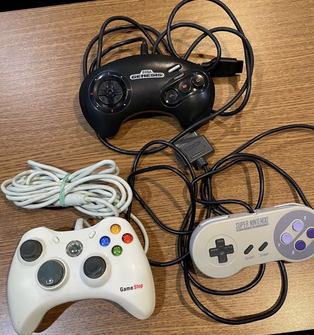 Video Game Controllers Lot Untested As Is Xbox 360 Sega Genesis Snes Super Nintendo Retro Gaming Classic Vintage Old School 
