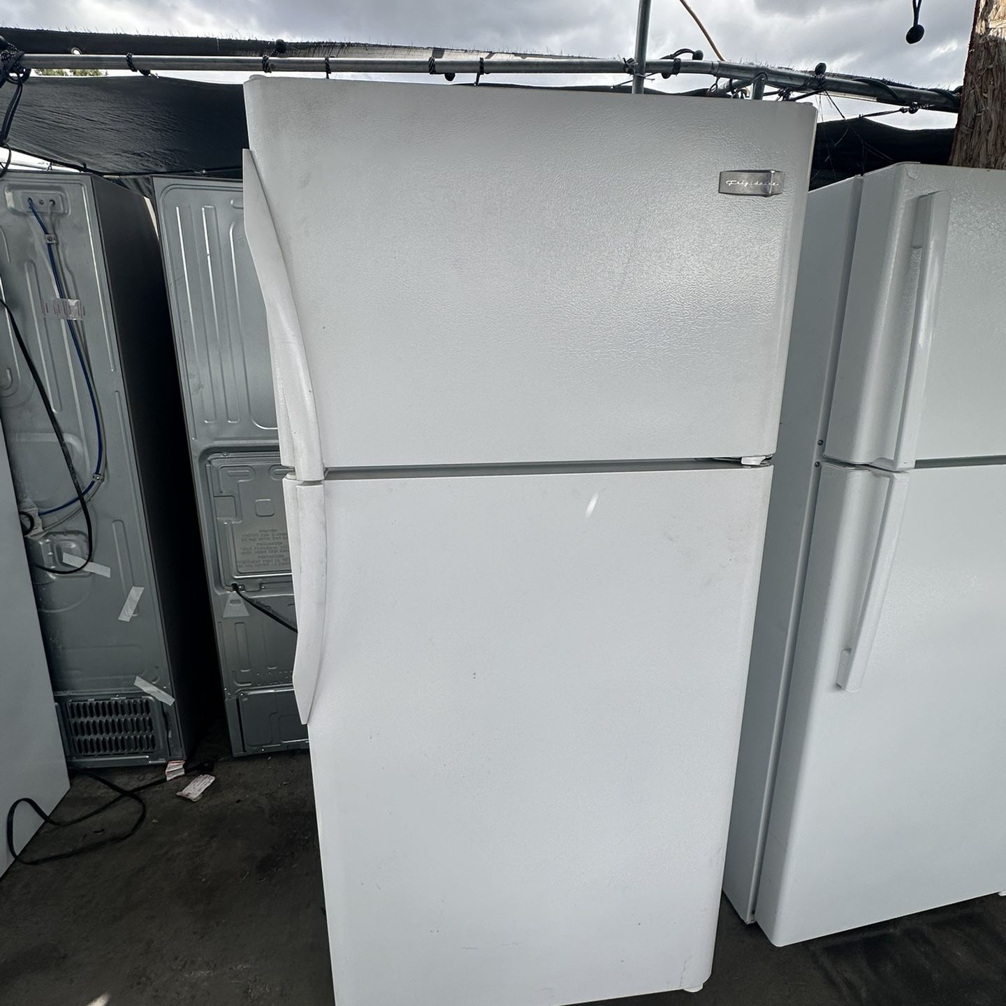 Frigidaire White Apartament Size Fridge We Deliver And Install 