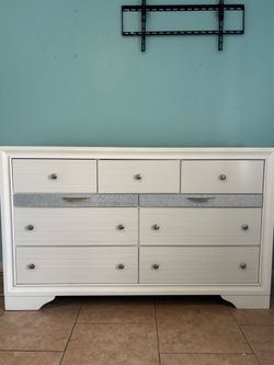 White  dresser 9 drawers jewelry