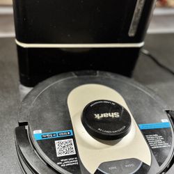 Shark Smart Vacuum w/ Base | Garage Sale!