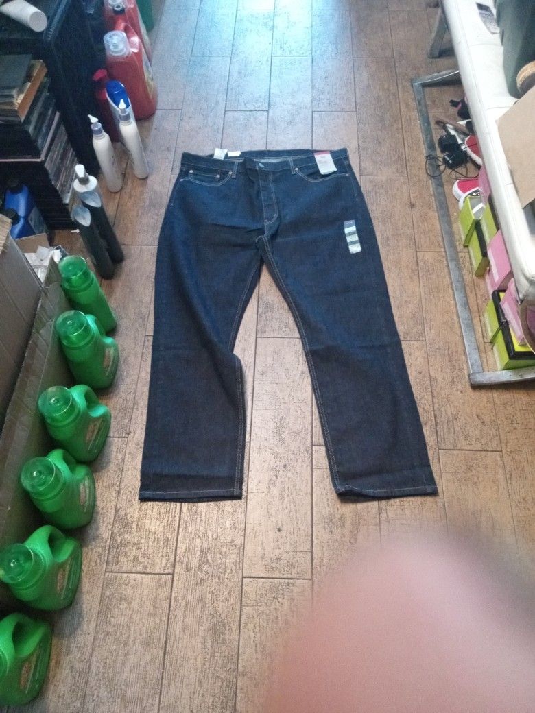 Size 42 32 Levi Jeans