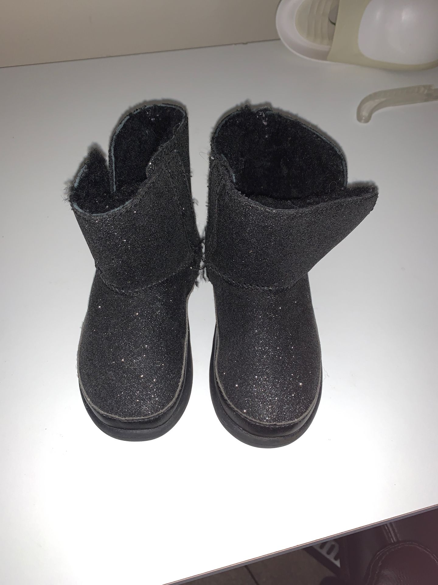 Ugg boots toddler size 5