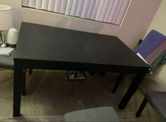 Extendable dining table