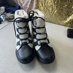 Sorel Boots Size 8, And 9.5, 10 And 11