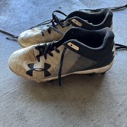 Under Armour baseball cleats size 3.5Y