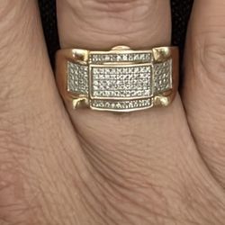 🔔🔥 10K Solid Gold Ring / .25 Carat Diamonds- Size 10-11 Great Condition 