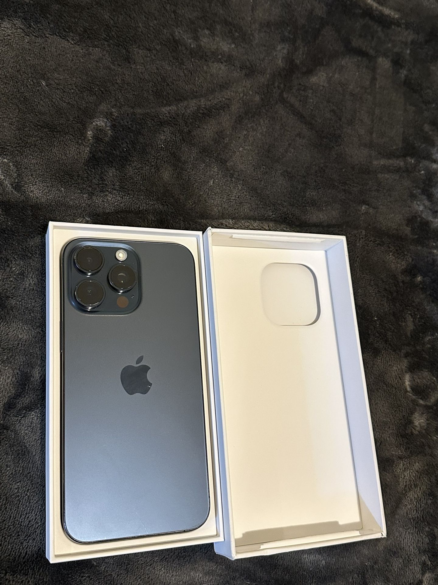iPhone 15 Pro Max (unlocked)