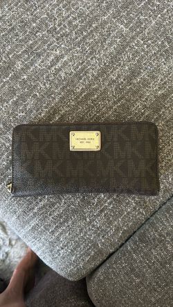 Michael Kors Women’s Zip-Around Wallet, Logo Pattern, Card Slots