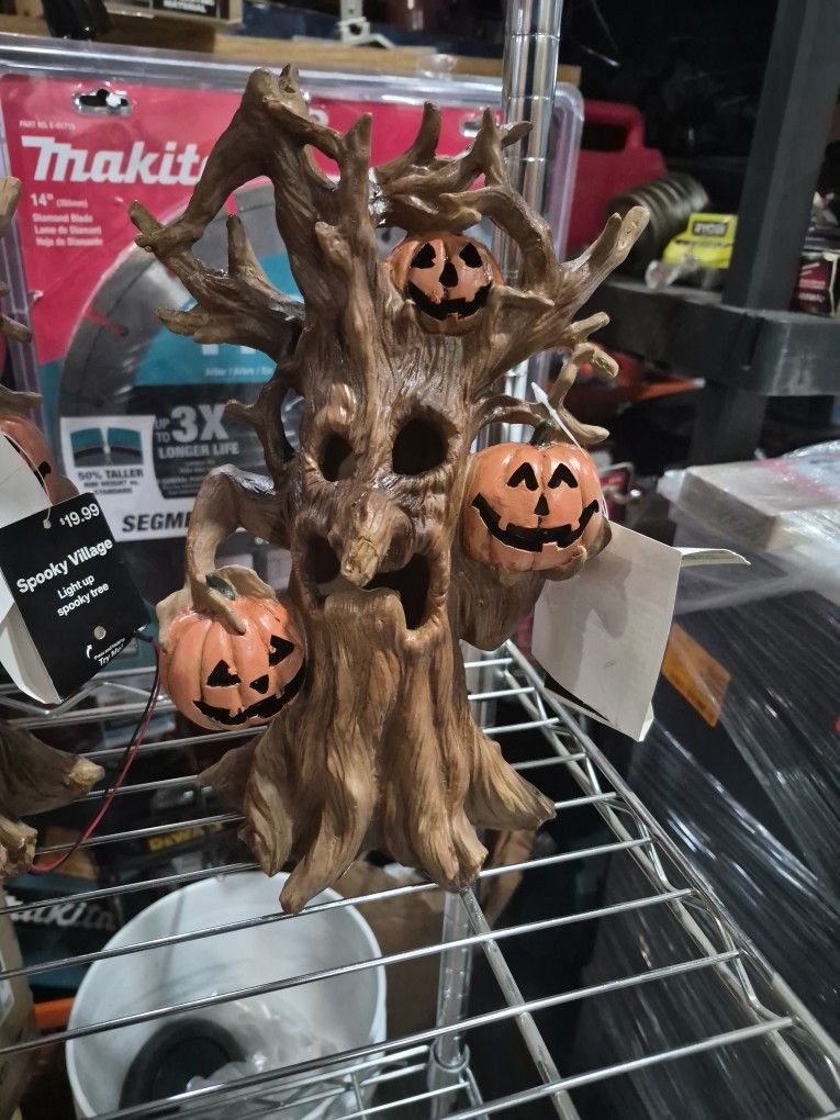 Light Up Spooky Tree