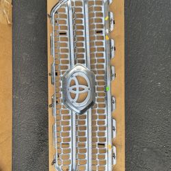 2016-2019 TOYOTA TACOMA FRONT UPPER CHROME GRILLE OEM