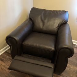 Raymour & Flannigan leather Recliner