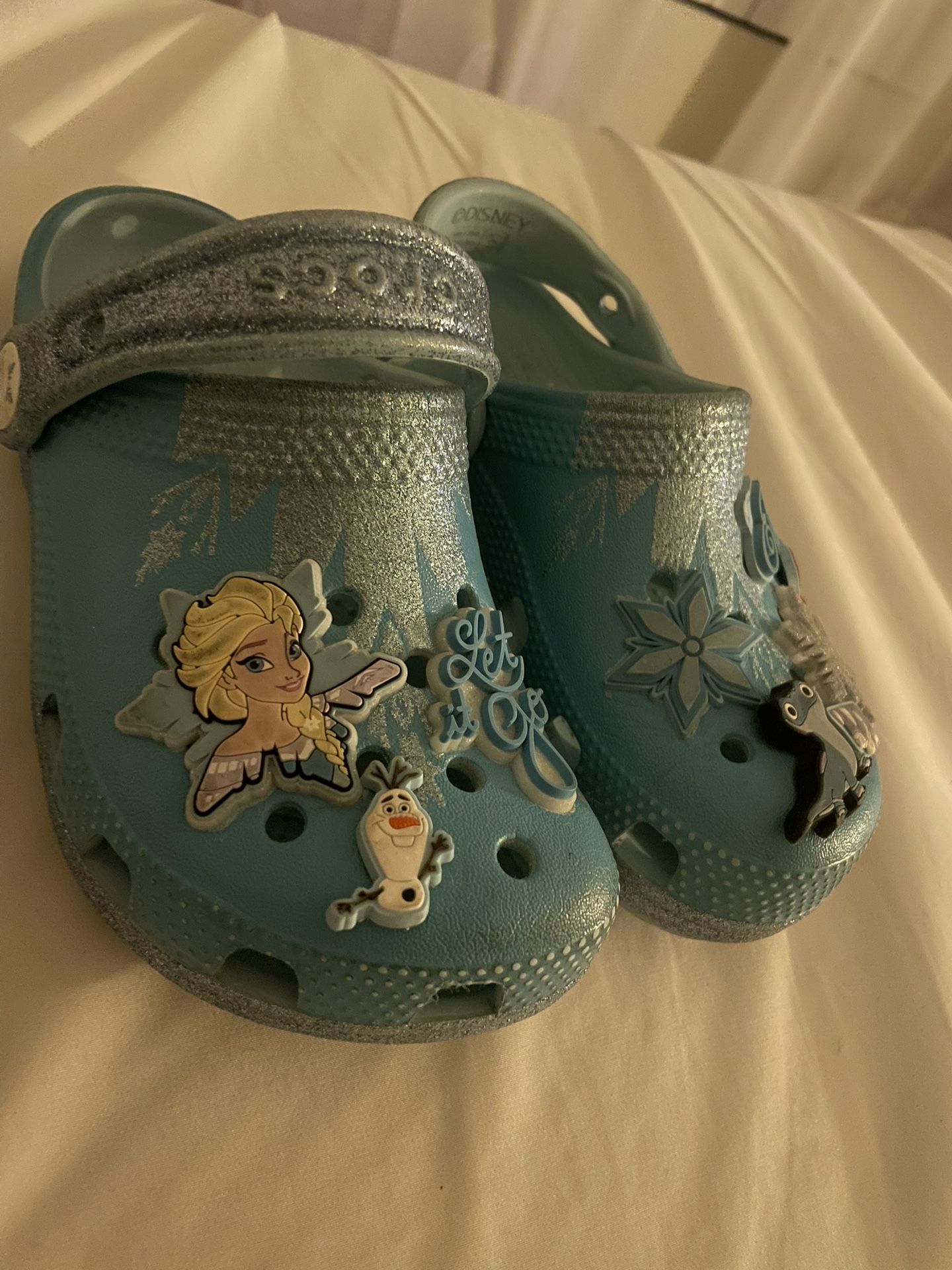 Crocks Frozen Plus Charms 