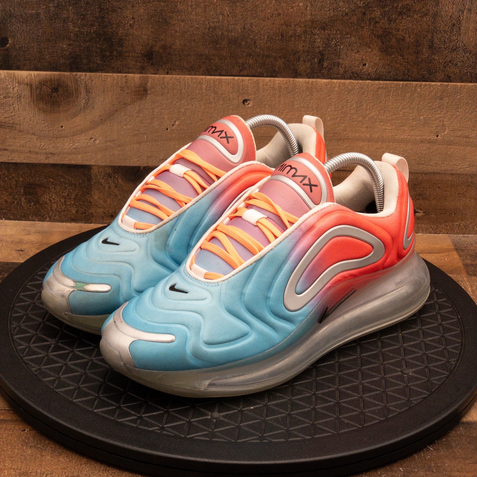 NIKE AIR MAX 720 WOMENS ATHLETIC SHOES MULTICOLOR BLUE PINK TRAIN LOW SIZE 10 for Sale in Omaha NE OfferUp