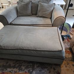 Blue Loveseat Couch with Ottoman And Table – Good Condition