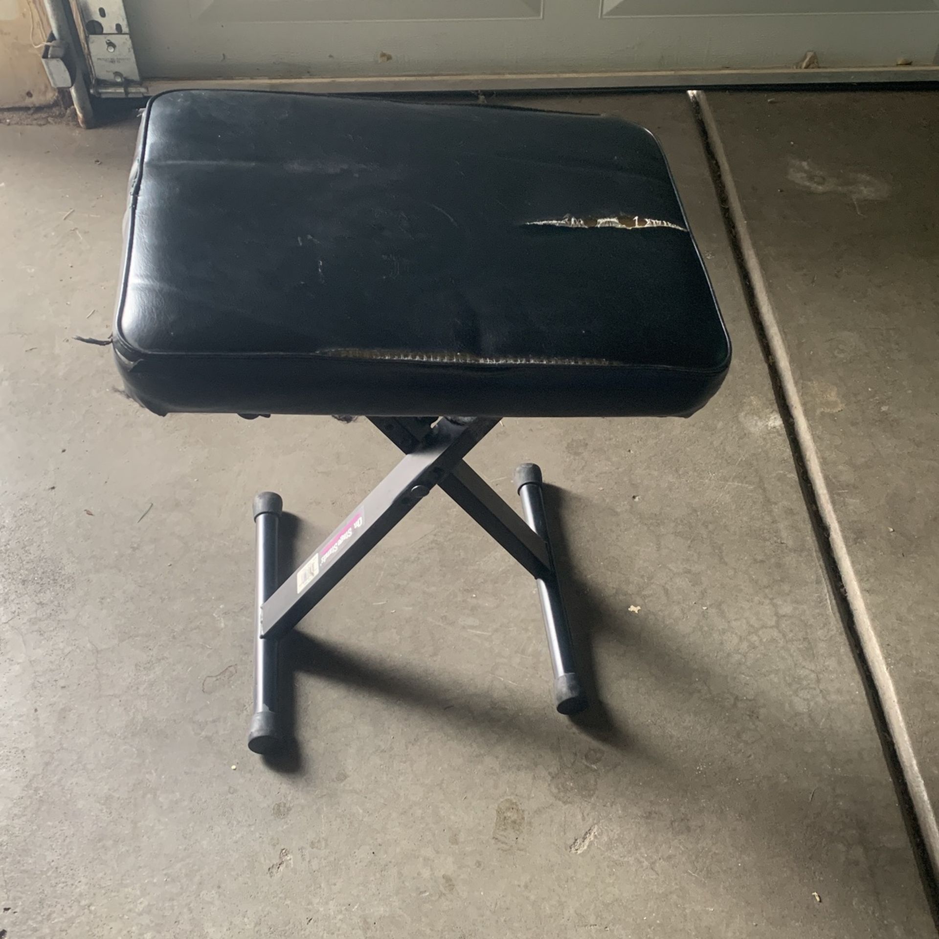 On Stage Stand Seat