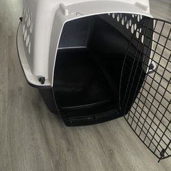 New hard-sided Pet Animal Kennel Carrier, Small to Medium Sizes, holds Up To 25#