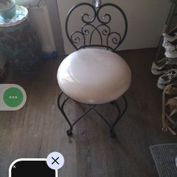Iron Vanity Stool With Cushion In Good Condition 