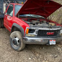 1995 GMC 3500 8 foot flatbed dump needs framework or Parts 5.7 L automatic four-wheel-drive good project