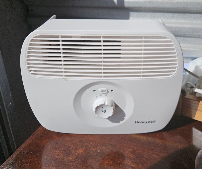 Honeywell Air Purifiers for Home Bedroom, Living Room, Kitchen & Dorm Room (100 sq ft), Dual Action Air Filter Helps Capture Dust, Pollen, Pet Dander 