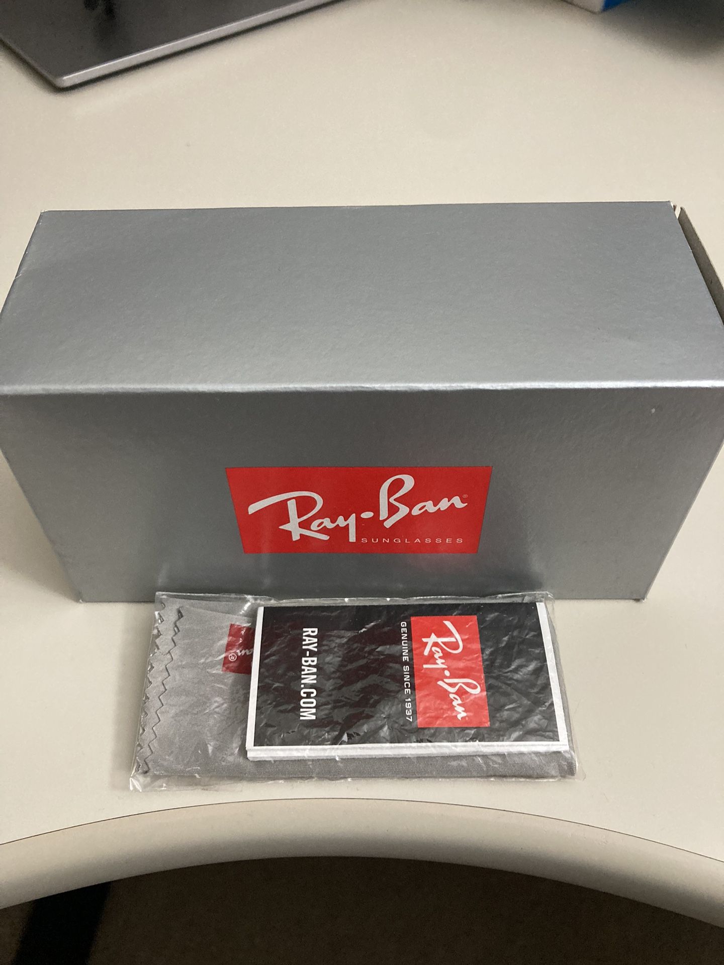 RAY-BAN / RB4098 Jackie Ohh Il / Standard