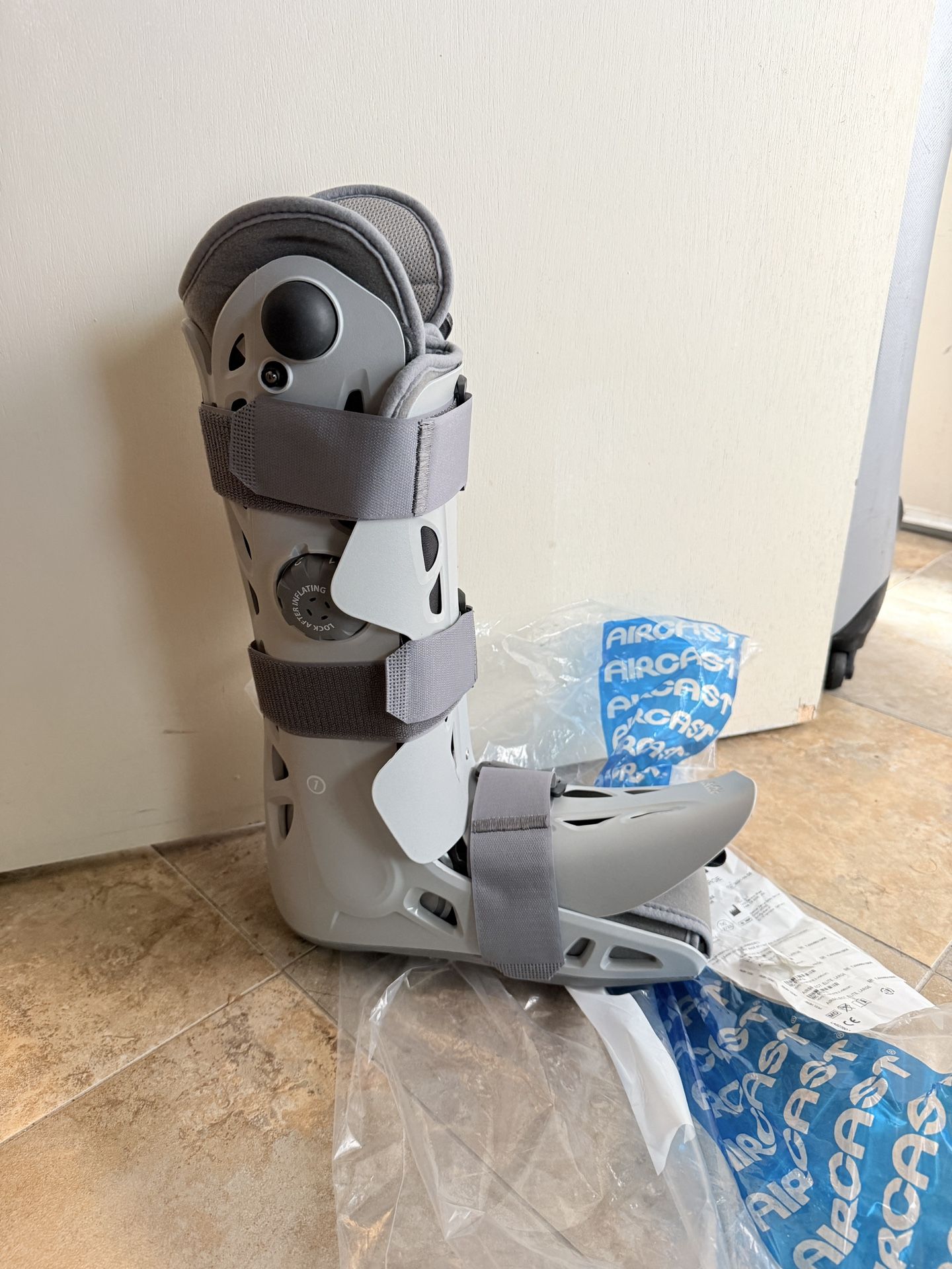 Aircast Air select Walking Boot Size large