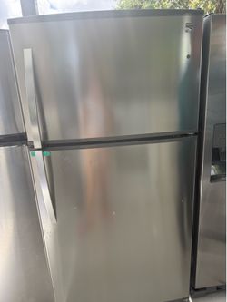 Kenmore refrigerator 33”W