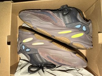Yeezy Boost 700 