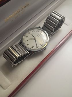 1980s Vintage Q Timex Quartz "Easy Reader" style watch.